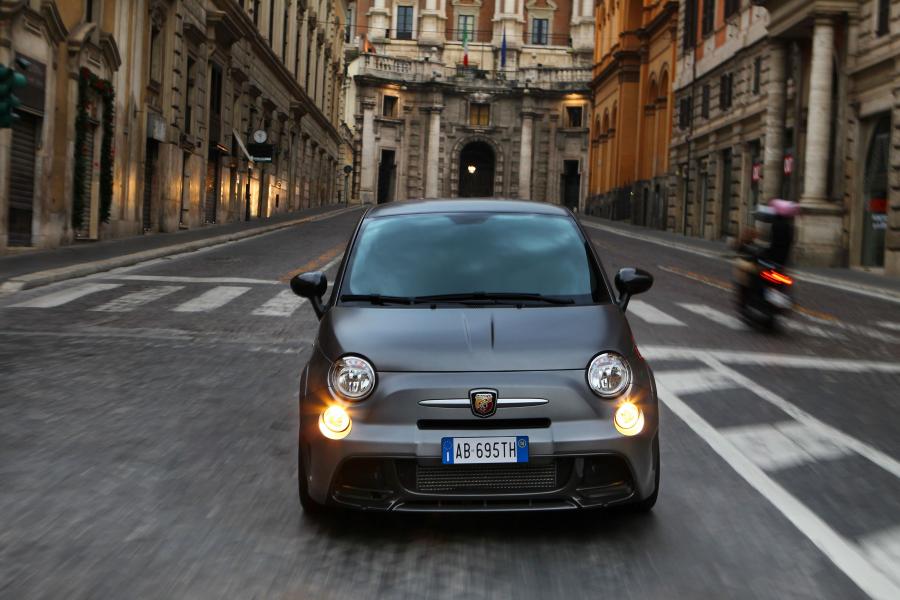  Abarth 695 Biposto 2014 года  (фото 24 из 32)